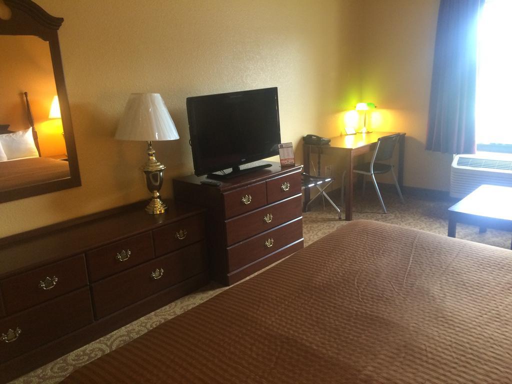 Luxury Suites Ferry Pass Room photo