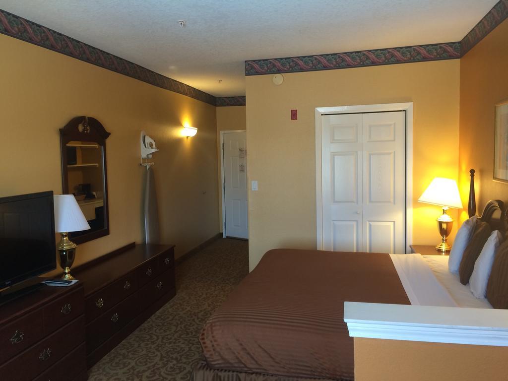 Luxury Suites Ferry Pass Exterior photo