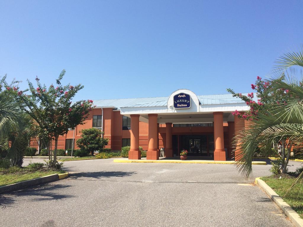 Luxury Suites Ferry Pass Exterior photo