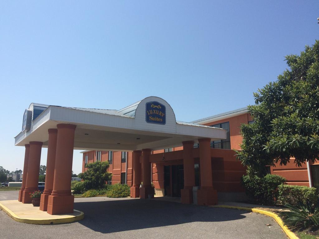 Luxury Suites Ferry Pass Exterior photo