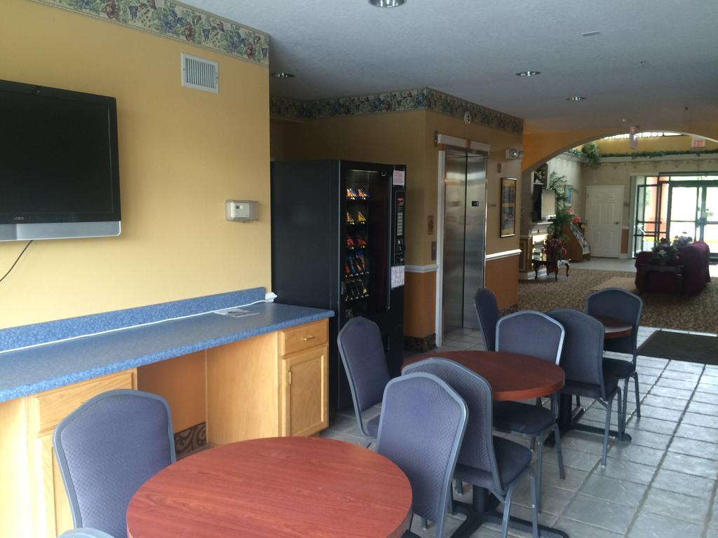 Luxury Suites Ferry Pass Exterior photo